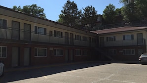 Free self-parking - Manor Motor Lodge (Elko)