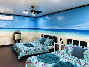 Deluxe kamer, 2 tweepersoonsbedden, niet-roken, uitzicht op zee | Een kluis op de kamer, babybedden (toeslag), extra bedden (toeslag)