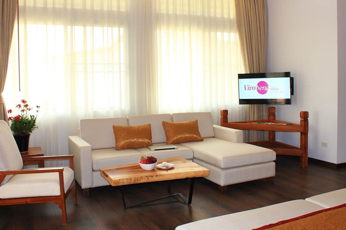 Grand Villa | Living area | Flat-screen TV, pay movies