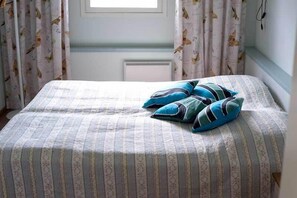 Free cots/infant beds, rollaway beds, free WiFi