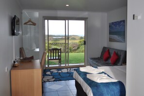 Comfort Double or Twin Room, 1 Bedroom, Partial Ocean View, Sea Facing | Living area