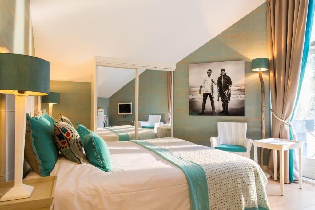 Habitación doble estándar | Ropa de cama de alta calidad y caja de seguridad en la habitación 