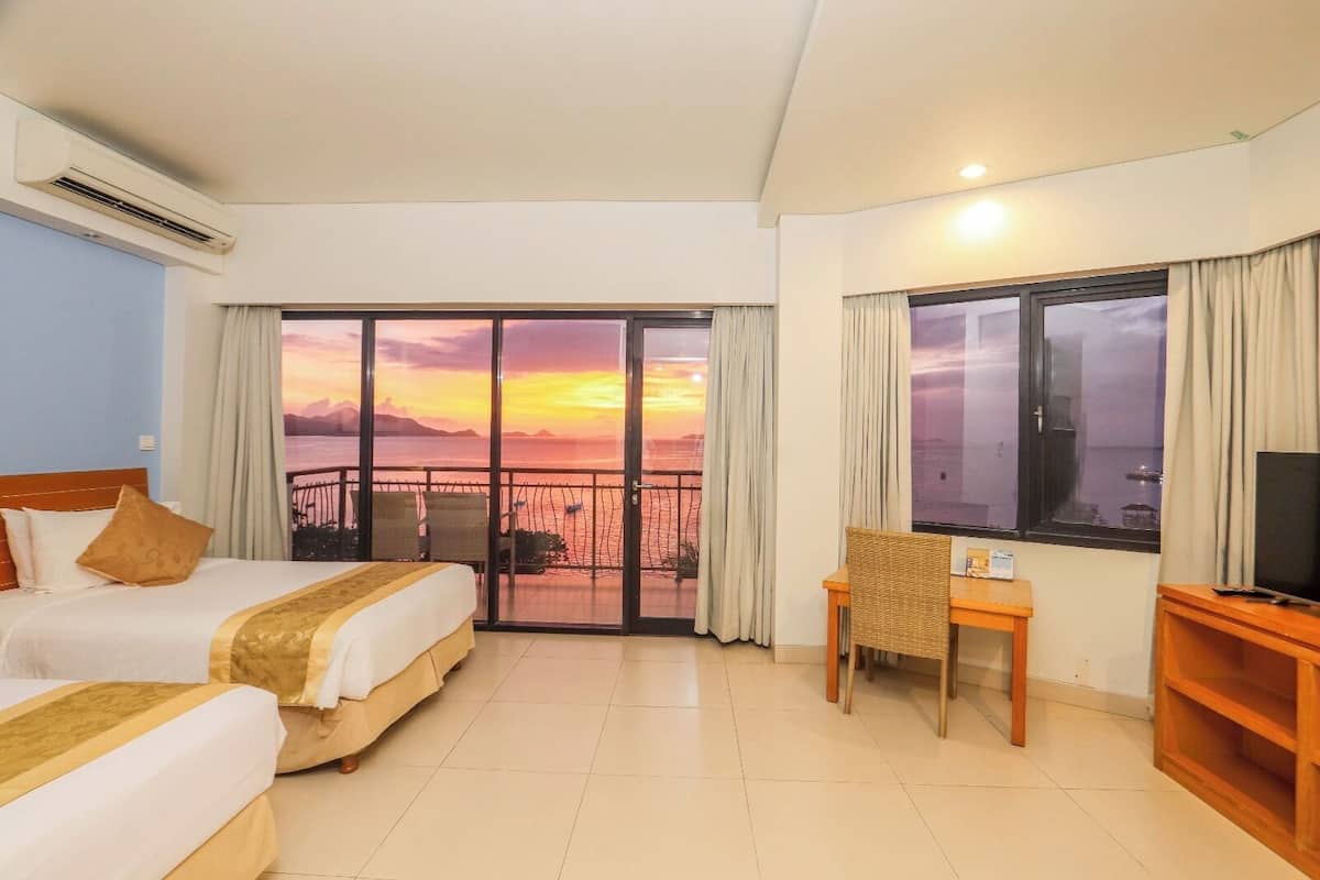 Deluxe Double or Twin Room, Sea View | In-room safe, desk, laptop workspace, free WiFi