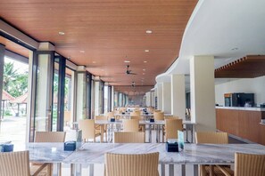 Café da manhã, almoço e jantar