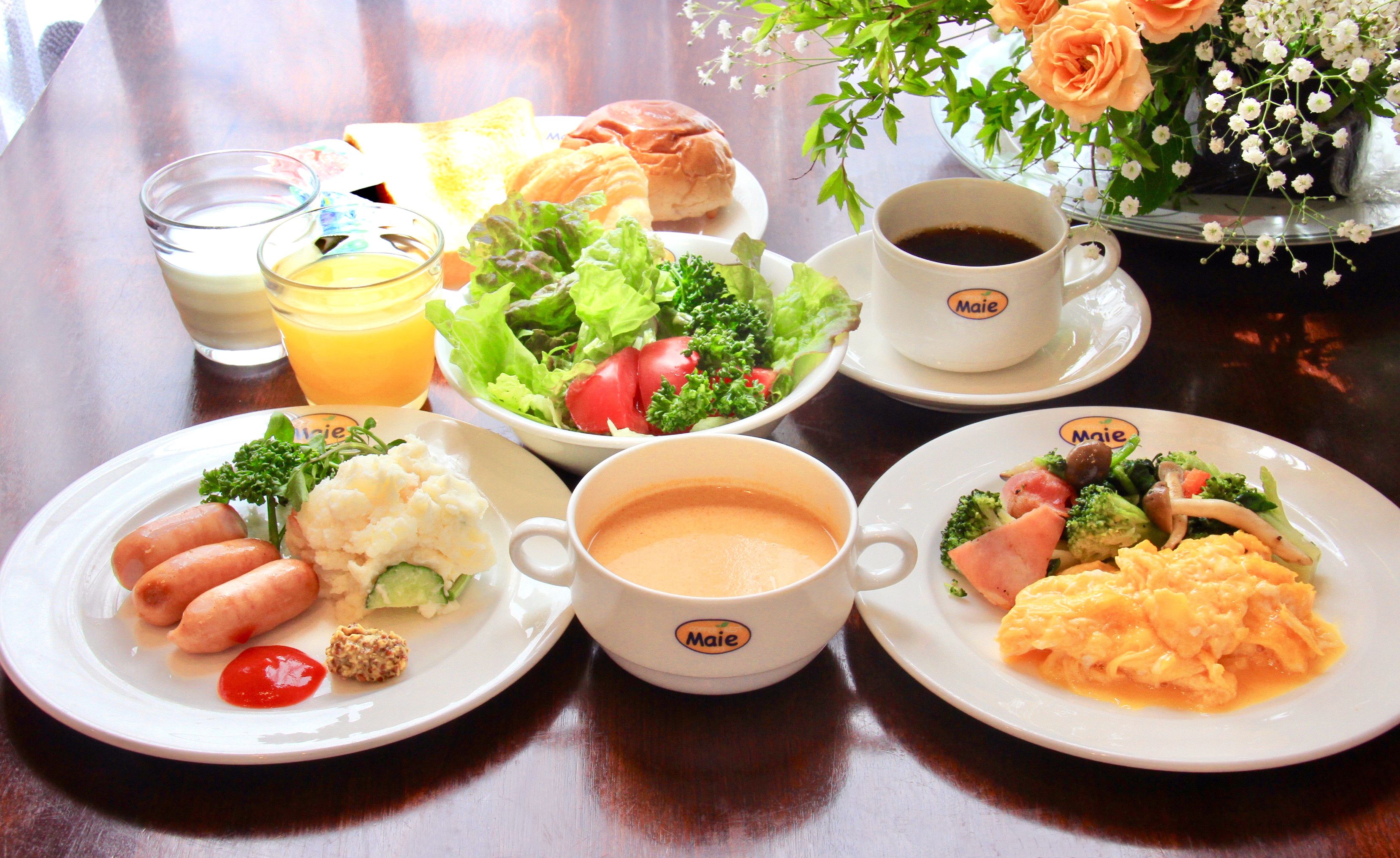 Daily buffet breakfast (JPY 1650 per person)