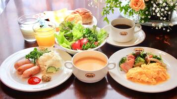 朝食 (ビュッフェ)、毎日提供 (1 名様 1650 JPY)