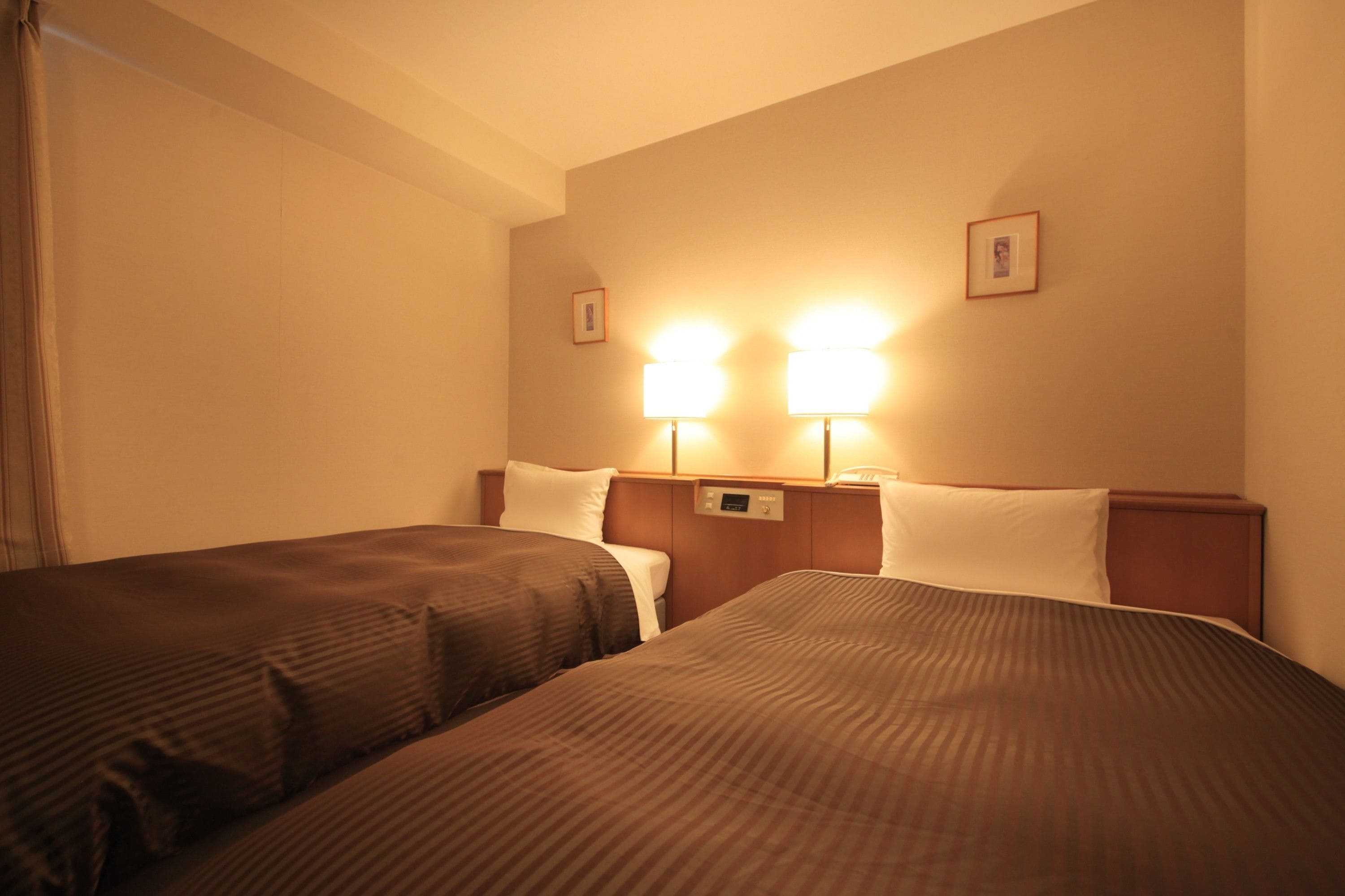 twin room, non smoking | desk, free wifi, bed sheets