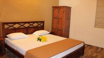 Premium bedding, desk, iron/ironing board, rollaway beds