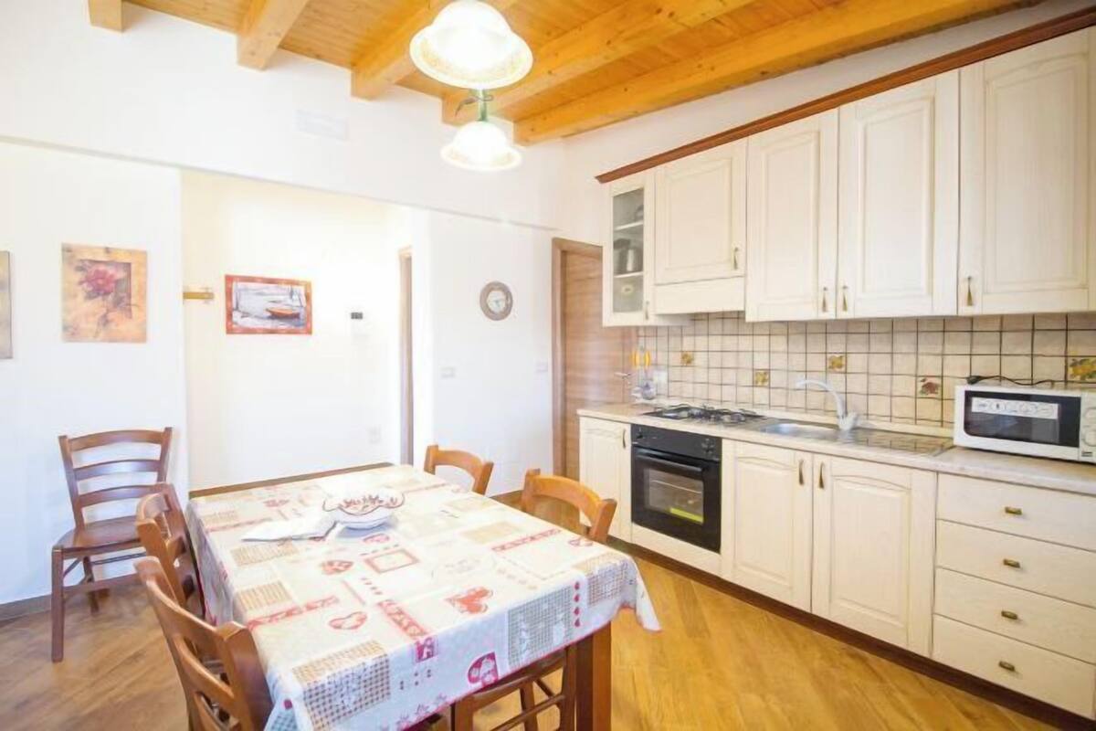 Private kitchen | Espresso maker, electric kettle