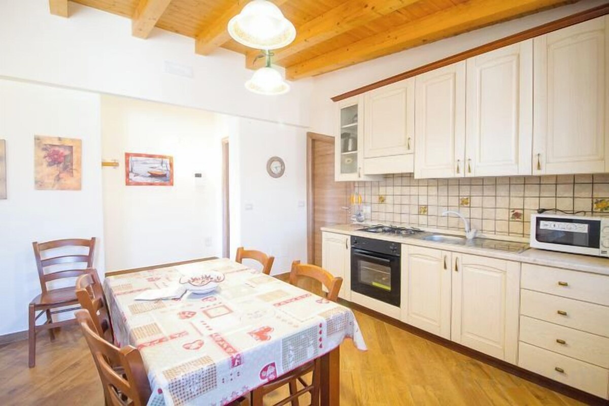 Private kitchen | Espresso maker, electric kettle