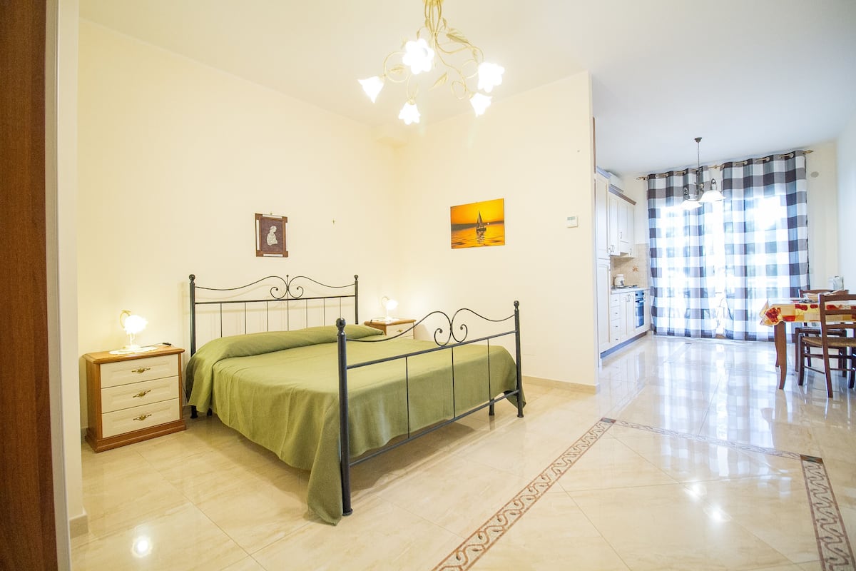 Panoramic Studio, Sea View | Bathroom | Shower, free toiletries, hair dryer, bidet