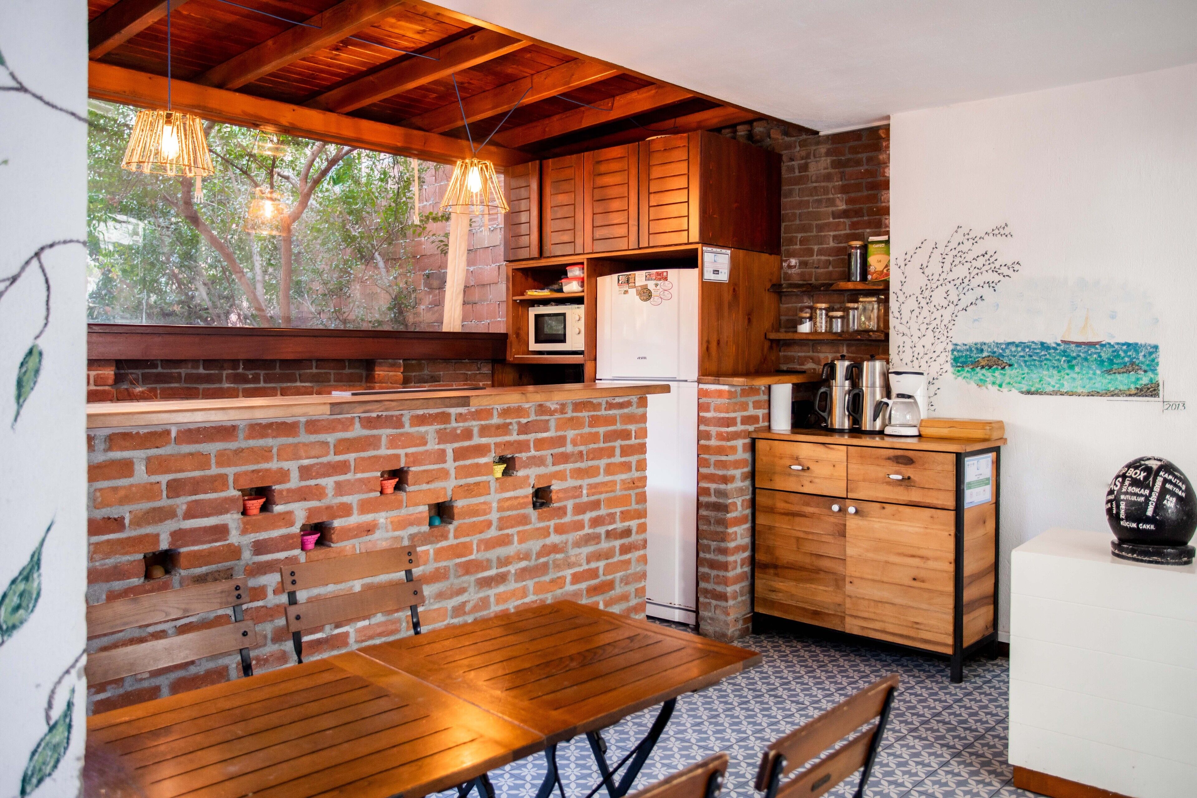 ثلاجة، ماكينة لصنع القهوة/الشاي، غلّاية كهربائية