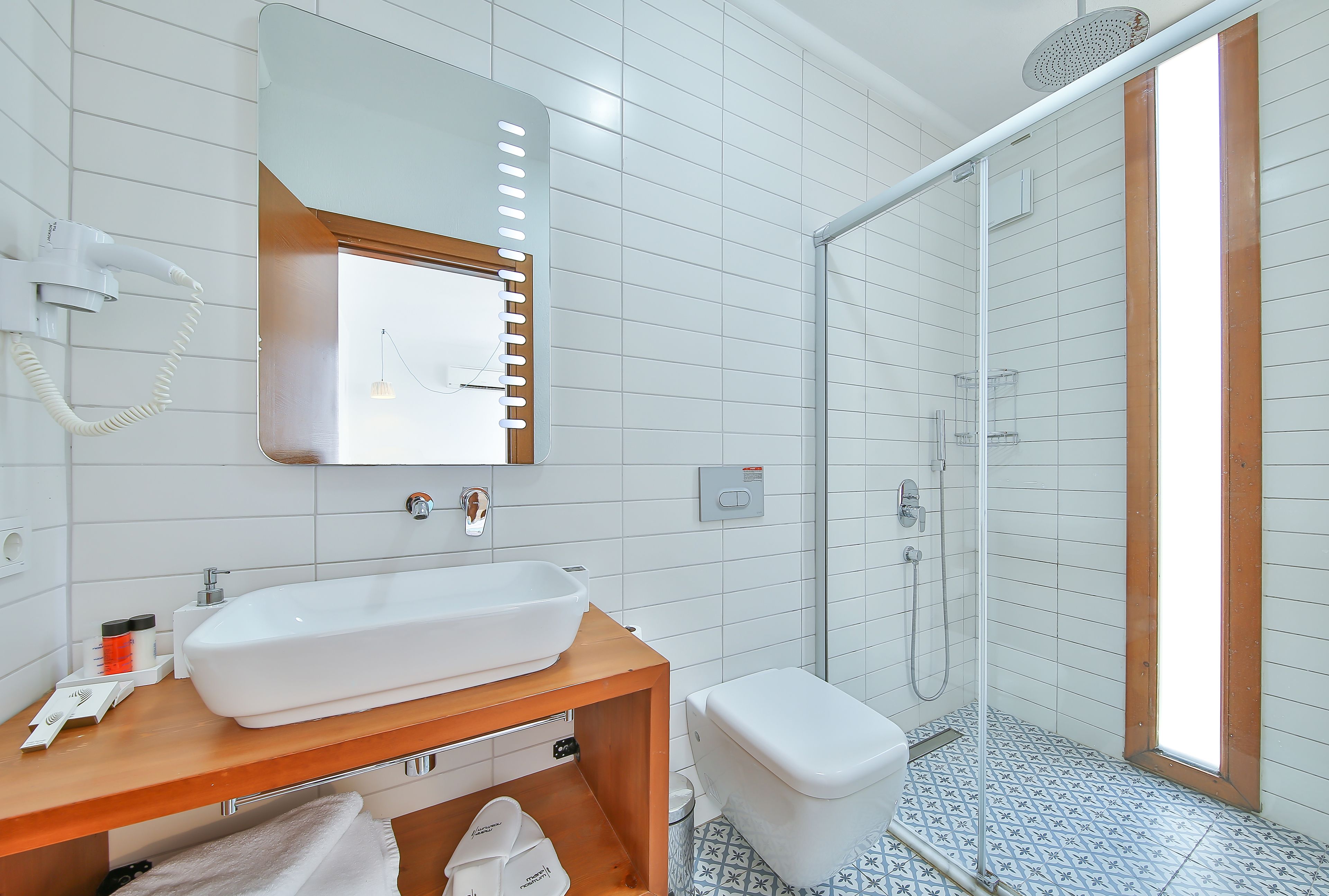 economy twin room | bathroom | shower, free toiletries, hair dryer, slippers