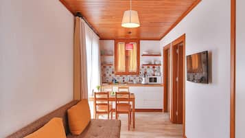 Apartamento, 2 habitaciones | Ropa de cama de alta calidad, caja fuerte, sistema de insonorización