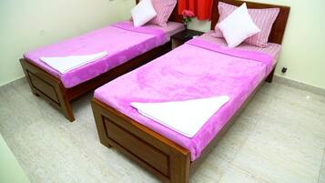 Chambre Deluxe avec lits jumeaux, 2 chambres | 2 chambres, bureau, fer et planche à repasser, lits bébé