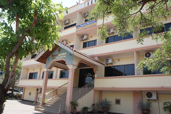 Property entrance - Sisavath Hotel (Vientiane)