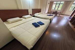 Chambre Simple | Bureau, Wi-Fi gratuit, draps fournis