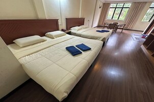 Habitación individual familiar | Escritorio, wifi gratis, ropa de cama