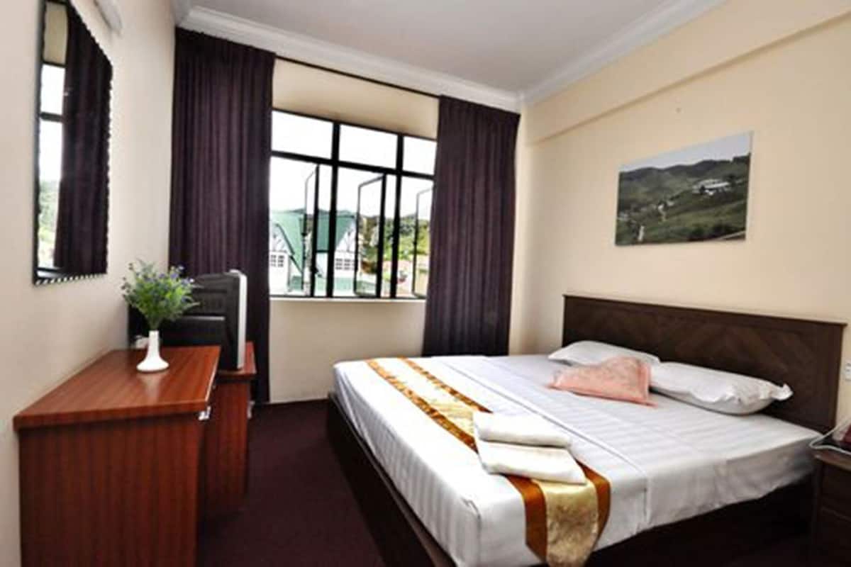 Desk, free WiFi, bed sheets