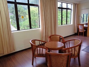Family Quad Room | Desk, rollaway beds, free WiFi, bed sheets - Hotel Titiwangsa (Brinchang)