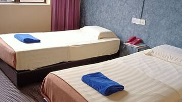 Kamar Twin Standar | Meja kerja, tempat tidur lipat/tambahan, Wi-Fi gratis, dan seprai linen