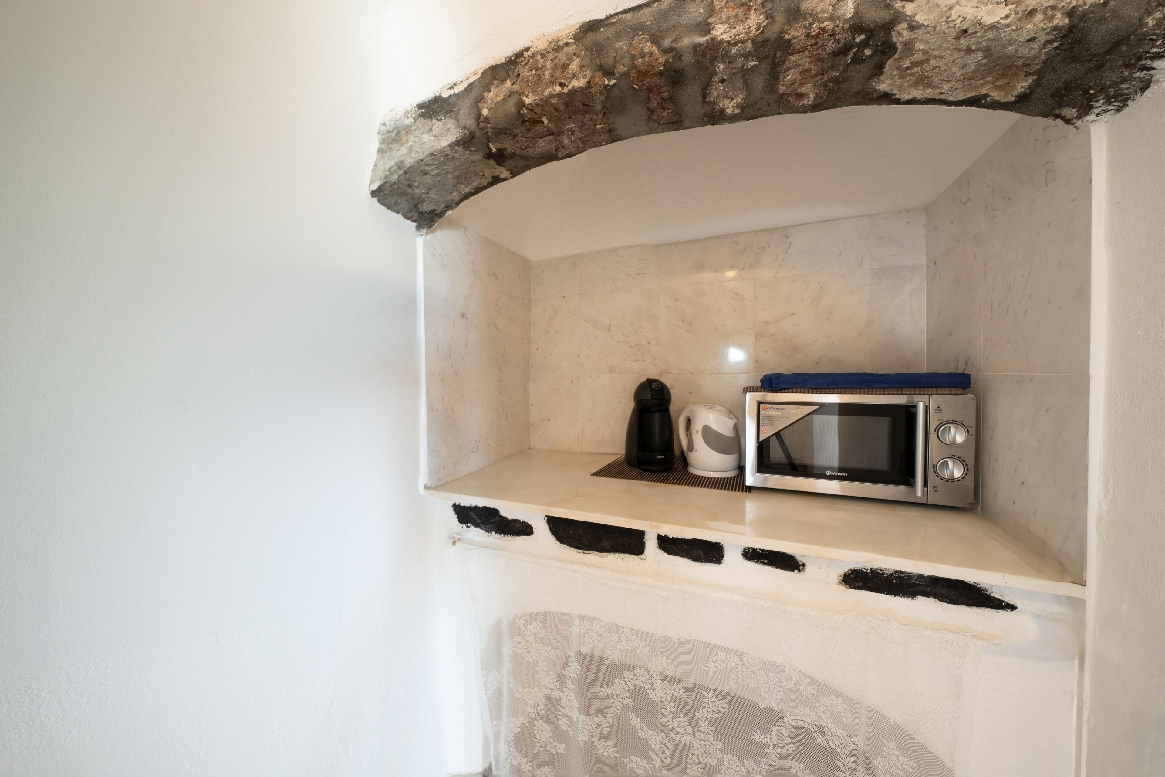 honeymoon suite (perseus) | private kitchen | fridge, microwave, coffee/tea maker, electric kettle