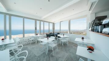 包含每日自助早餐