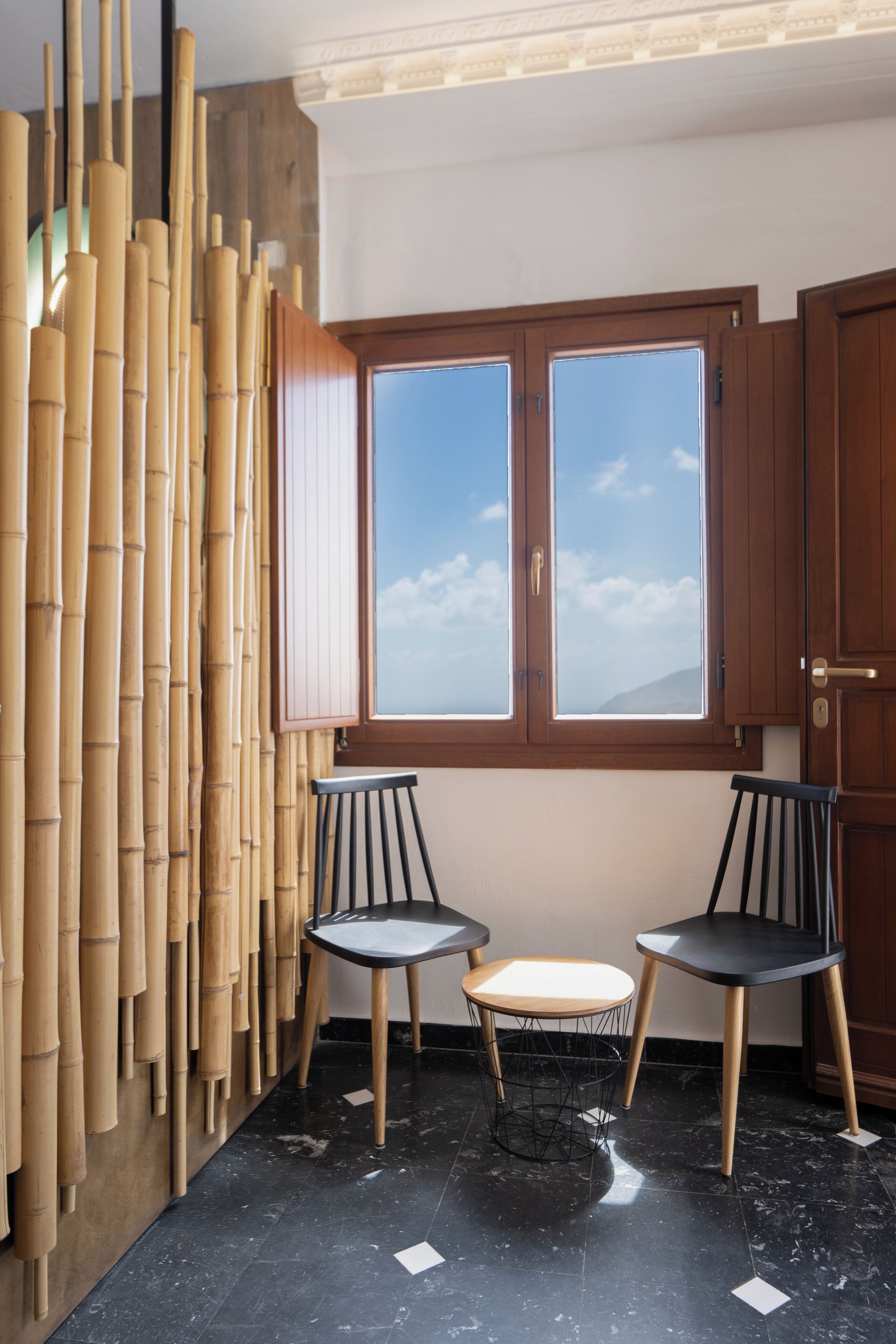 suite (medusa) | living area | 24-inch led tv with satellite channels, tv