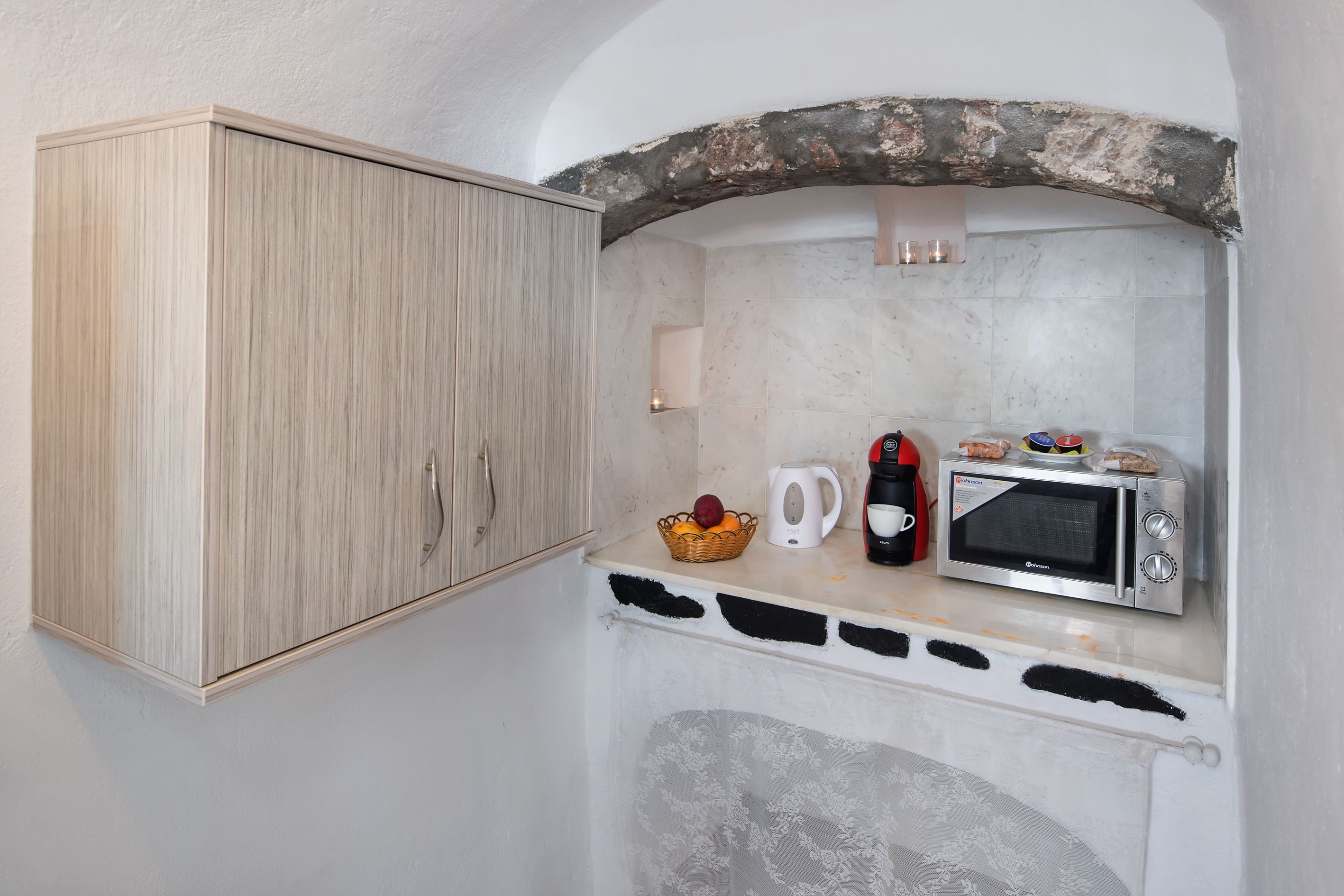 honeymoon suite (perseus) | private kitchenette | fridge, microwave, coffee/tea maker, electric kettle