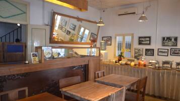 Lunch and dinner served, Indonesian cuisine