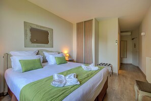 Habitación doble Premium, vista al mar, frente al mar | Decoración personalizada, muebles diferentes, escritorio y wifi gratis