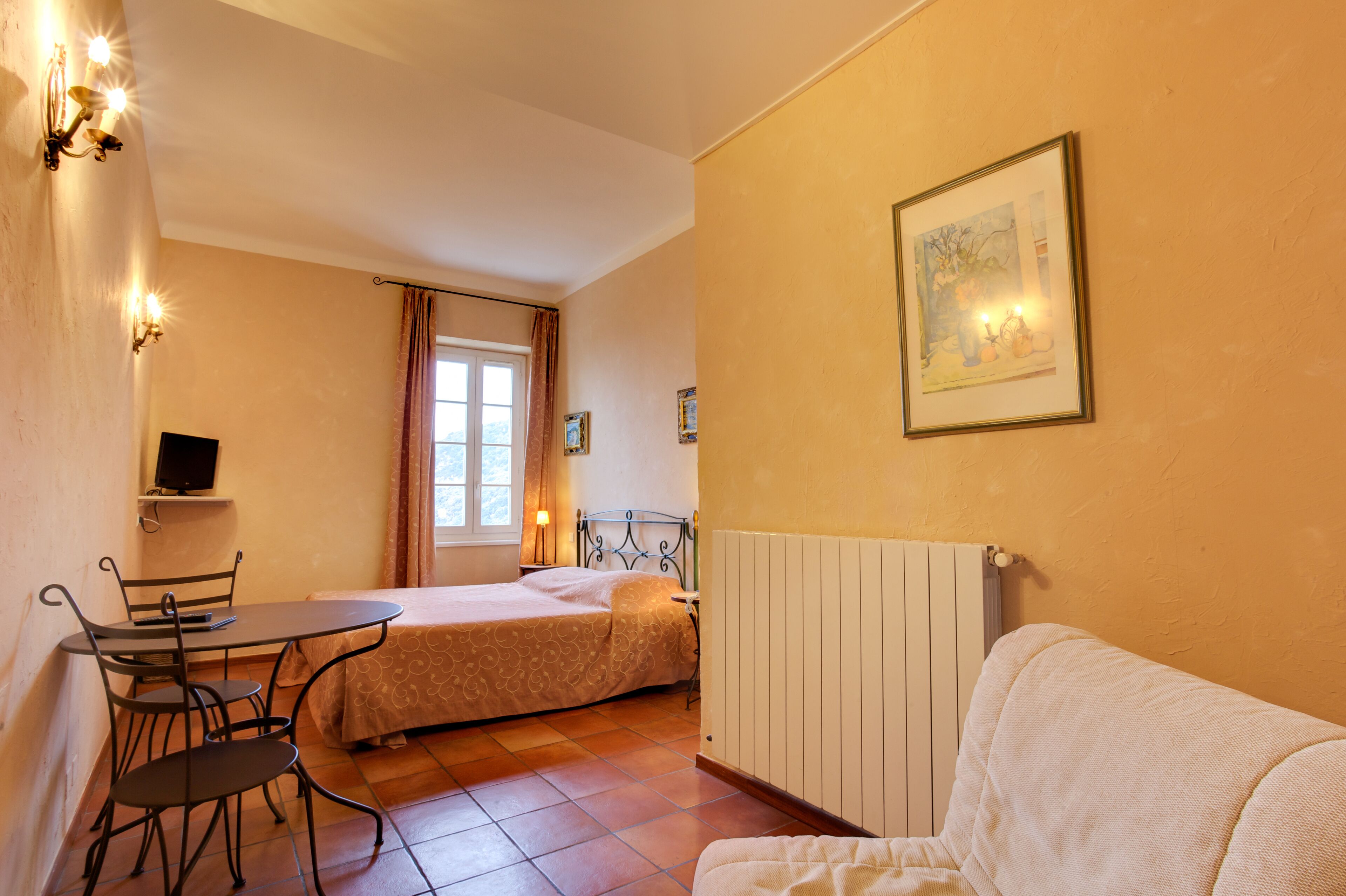 1 bedroom, individually decorated, individually furnished, desk