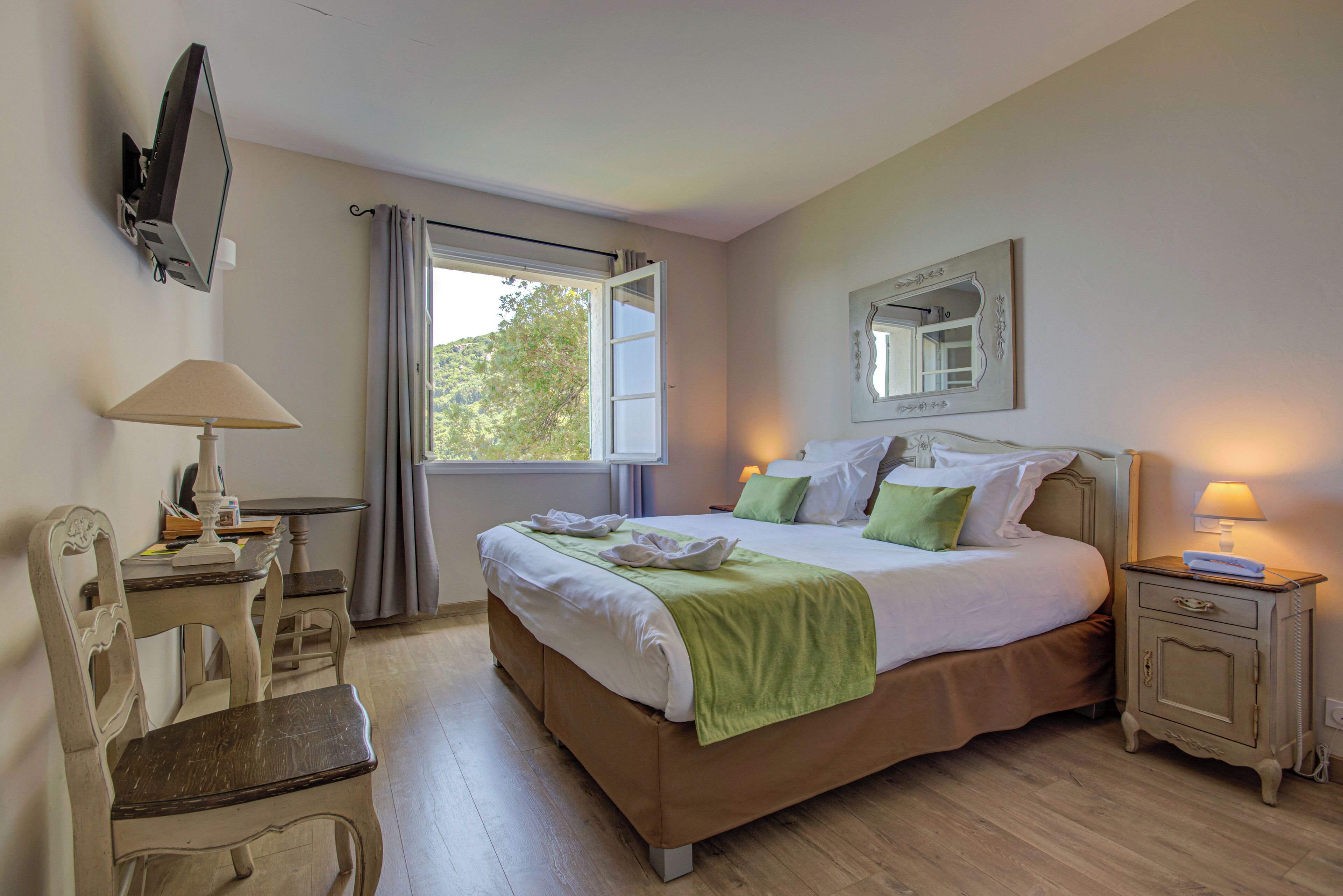 Chambre Double Privilege | Décoration personnalisée, ameublement personnalisé, bureau