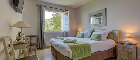 Premium Double Room, Sea View, Sea Facing | Individually decorated, individually furnished, desk, free WiFi