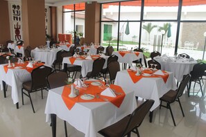 Daily buffet breakfast for a fee