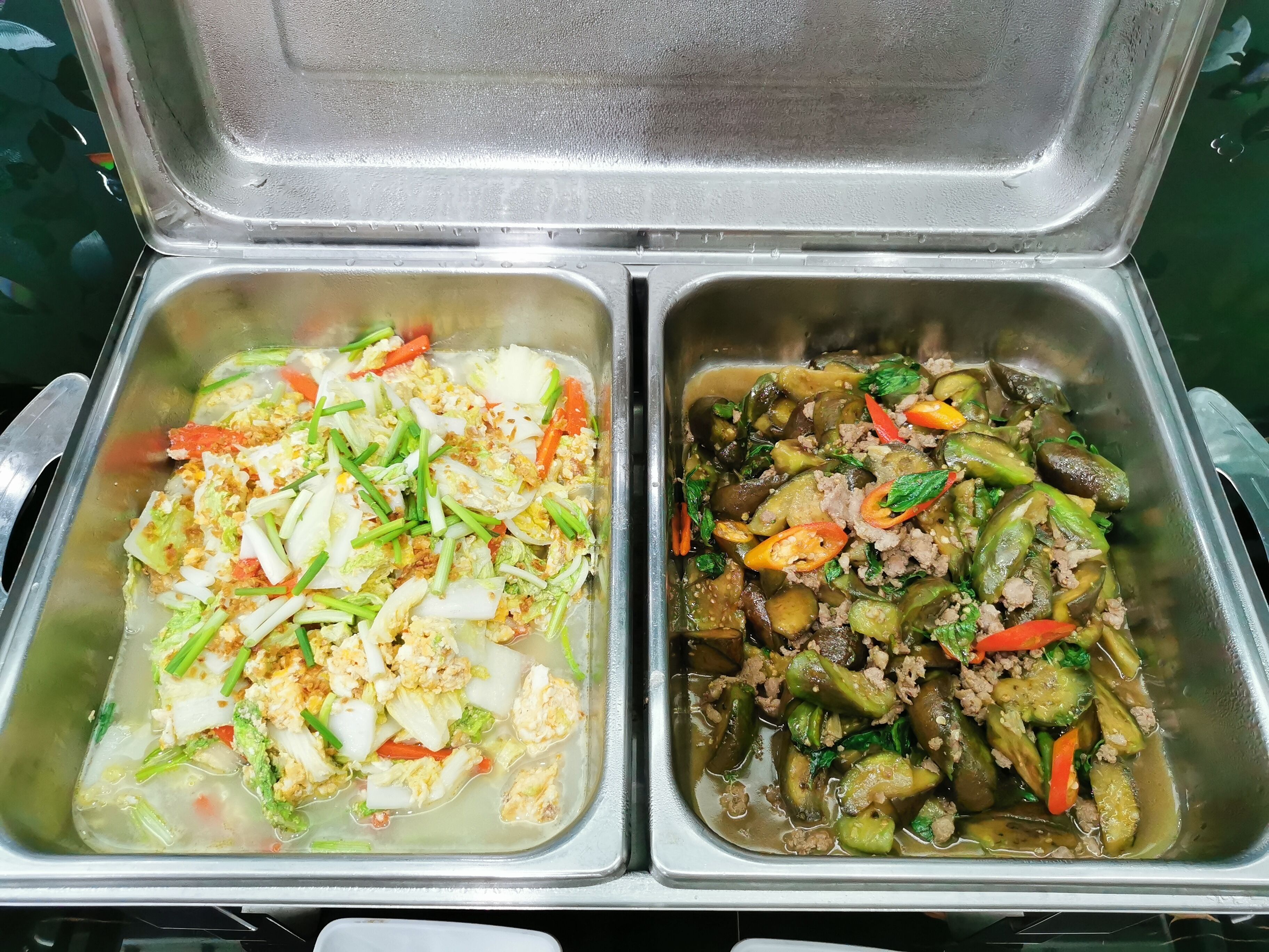 Daily buffet breakfast (THB 150 per person)