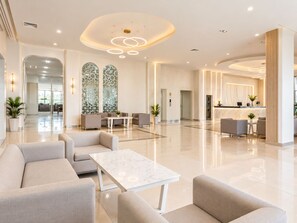 Lobby sitting area - Morakot Hotel Chumphon (Chumphon)