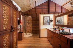 Grand Deluxe Pool Villa | Bathroom | Shower, hair dryer, bathrobes, slippers