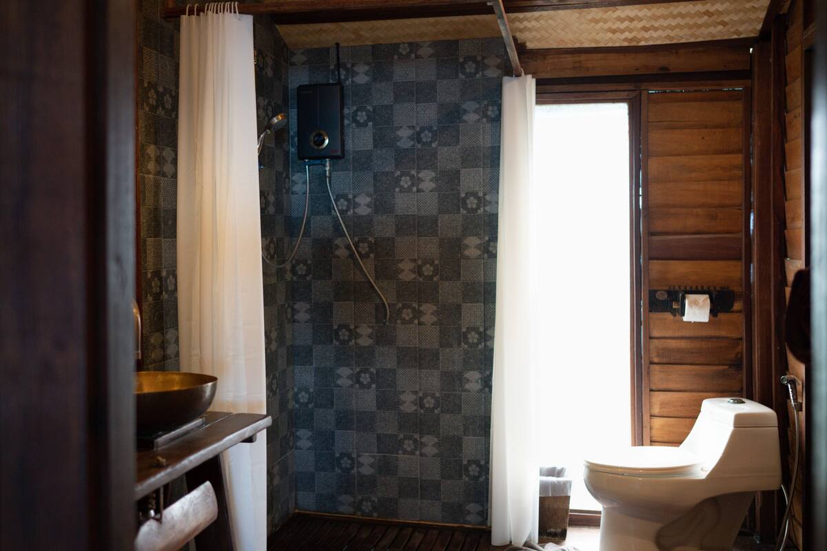 deluxe sea view | bathroom | shower, hair dryer, bathrobes, slippers