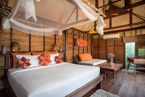 Grand Pool Villa | Frigobar, cofres nos quartos, escrivaninha