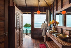 Shower, hair dryer, bathrobes, slippers