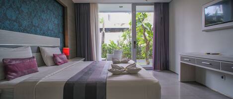 Deluxe Room, Garden View | Minibar, in-room safe, rollaway beds, free WiFi