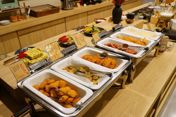 Daily buffet breakfast for a fee