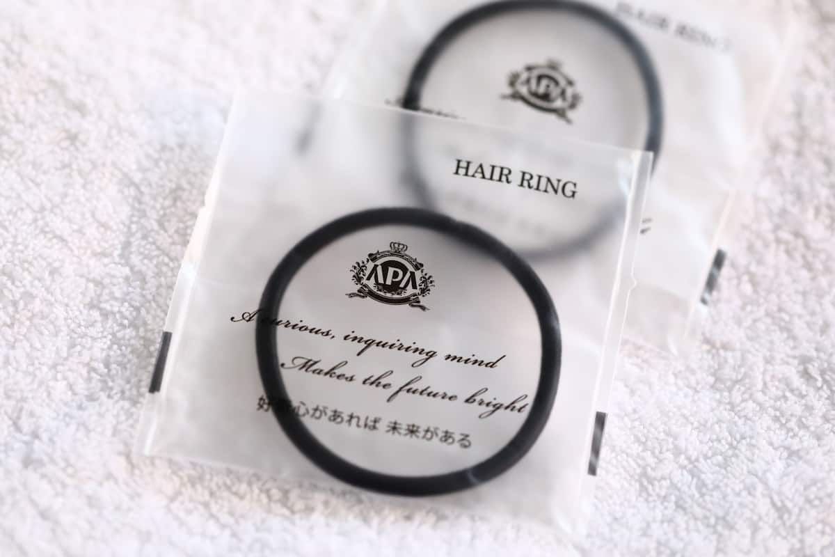 combined shower/bathtub, deep-soaking bathtub, free toiletries