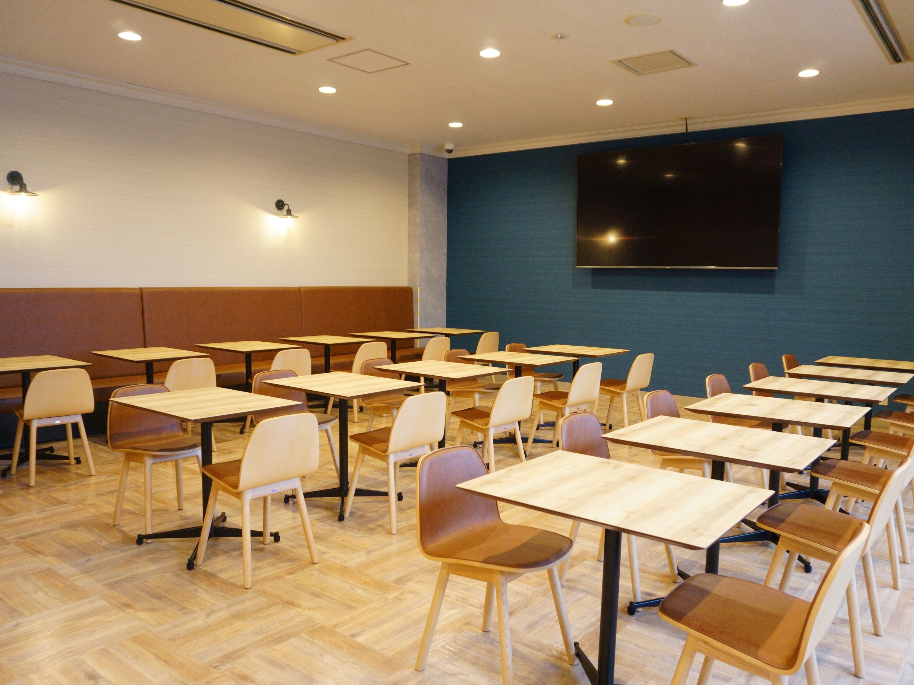 breakfast and dinner served