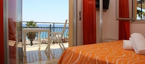 Minibar, in-room safe, desk, soundproofing - Chrismare Hotel (Taormina)