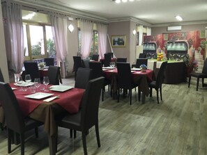 Illallinen, paikallinen keittiö, ulkoilmaravintola 