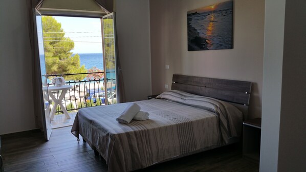 Kahden hengen superior-huone (yksi tai kaksi sänkyä), merinäköala | Minibaari, tallelokero huoneessa, työpöytä, äänieristys