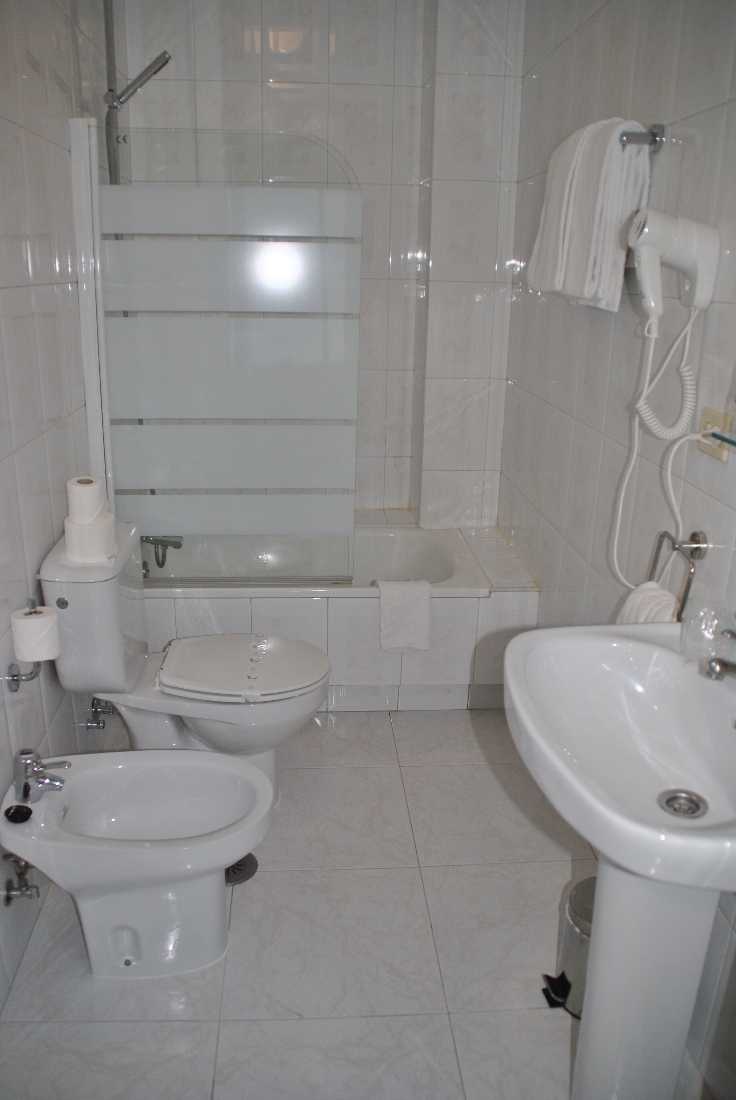 economy double room | bathroom | free toiletries, hair dryer, towels