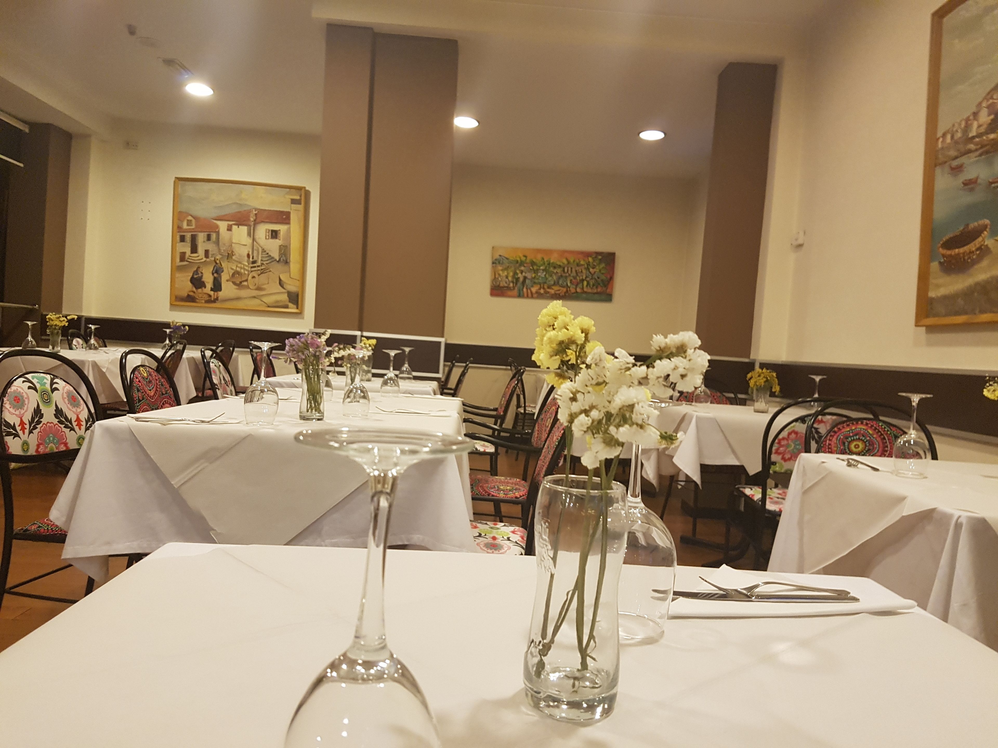 breakfast, lunch and dinner served